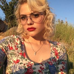 Meet your Posher, Maya